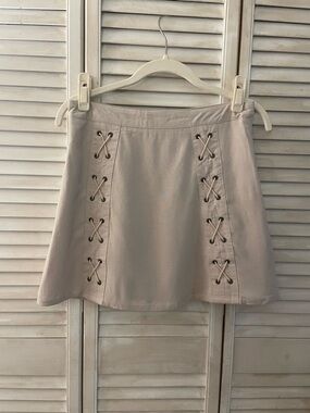 Sadie & Sage Lace-Up Mini Skirt in Light Taupe Size Small